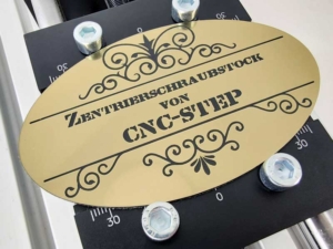 CNC-STEP-Zentrierschraubstock 2208 ovales Werkstück aus Transply