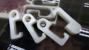 gebrauchter Wasserstrahlschneider - Hart-PVC geschnitten mit Wasserstrahlschneidmaschine