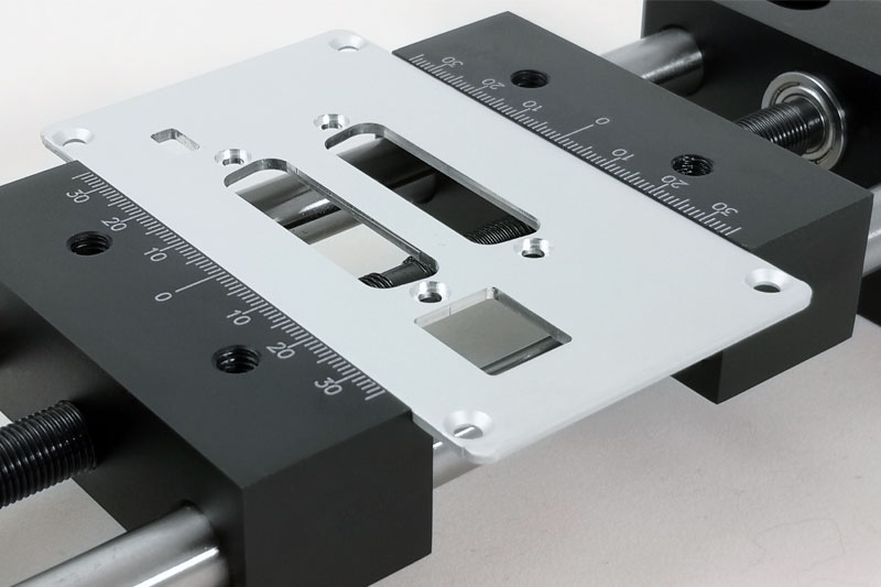 Zentrierschraubstock mit eingespannter Blende für KinetiC-PoD