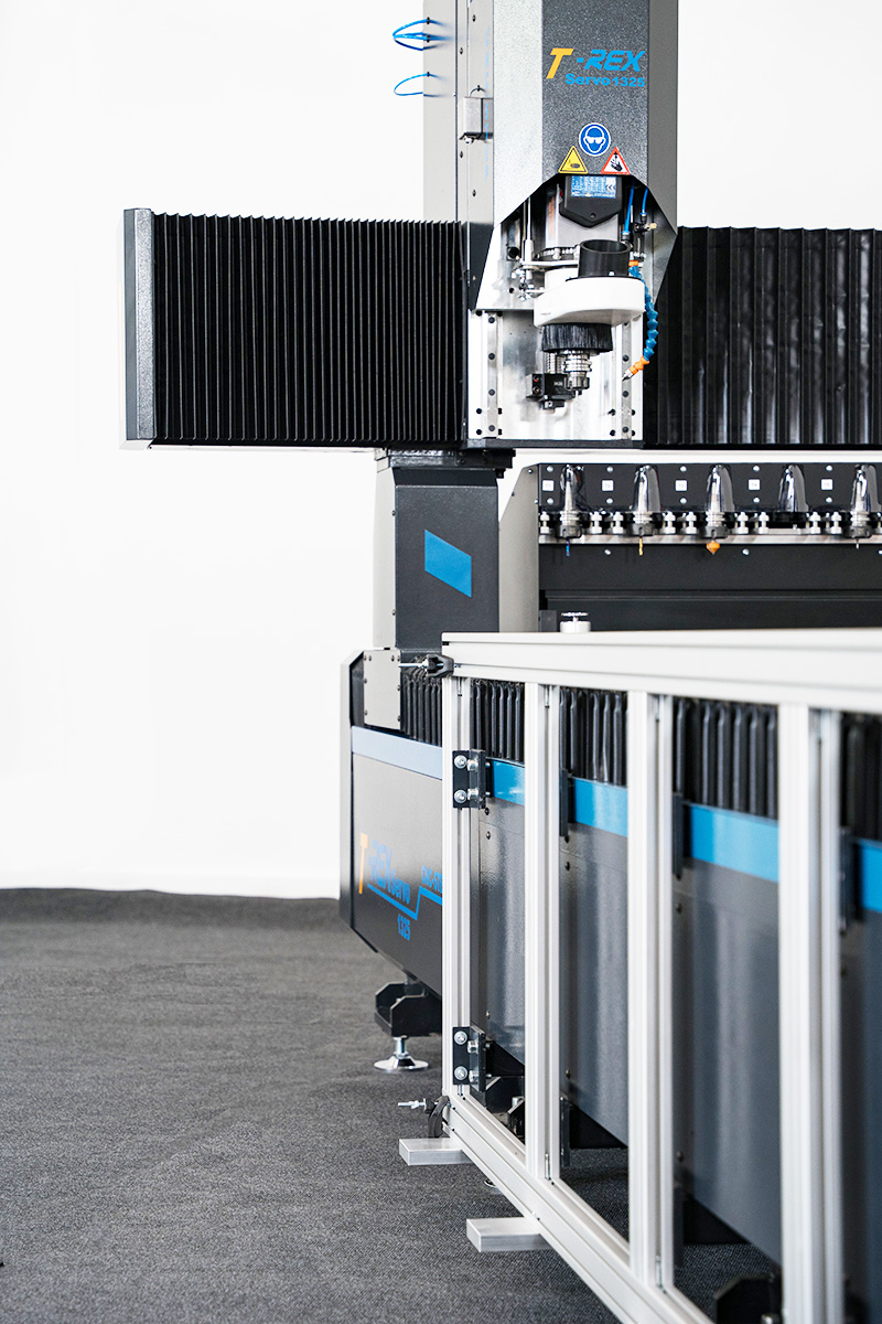 CNC-Portalfraesmaschine mit Seitenbearbitung