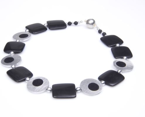 Design Halskette aus Aluminium