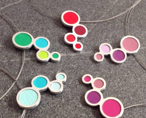 Halsketten Anhänger farbenfroh kreativ farbwechsel