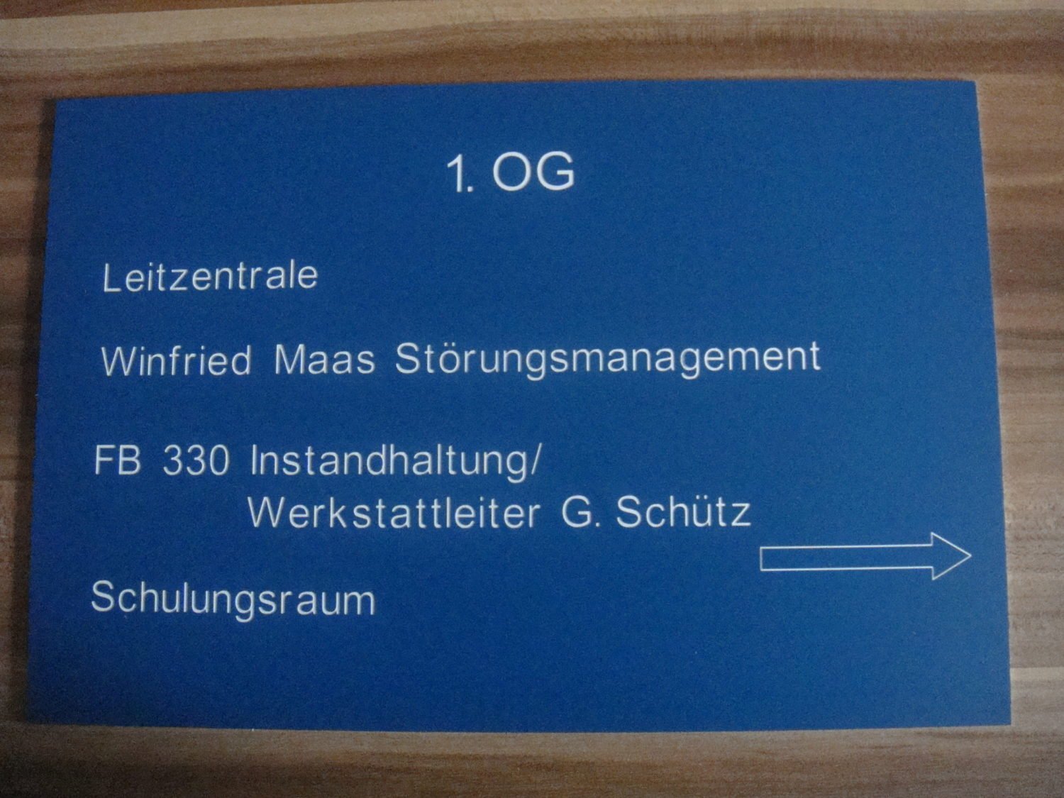 Hinweisschilder gravieren aus Kunststoff