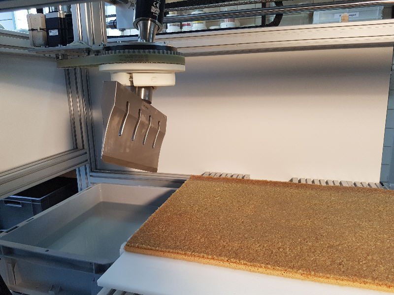 Lebkuchen-Kuchen auf der CNC Maschine Ultraschall Schneiden