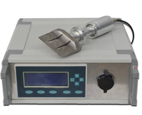 Ultraschall Schneidemaschine - Die Sonotrode am Konverter